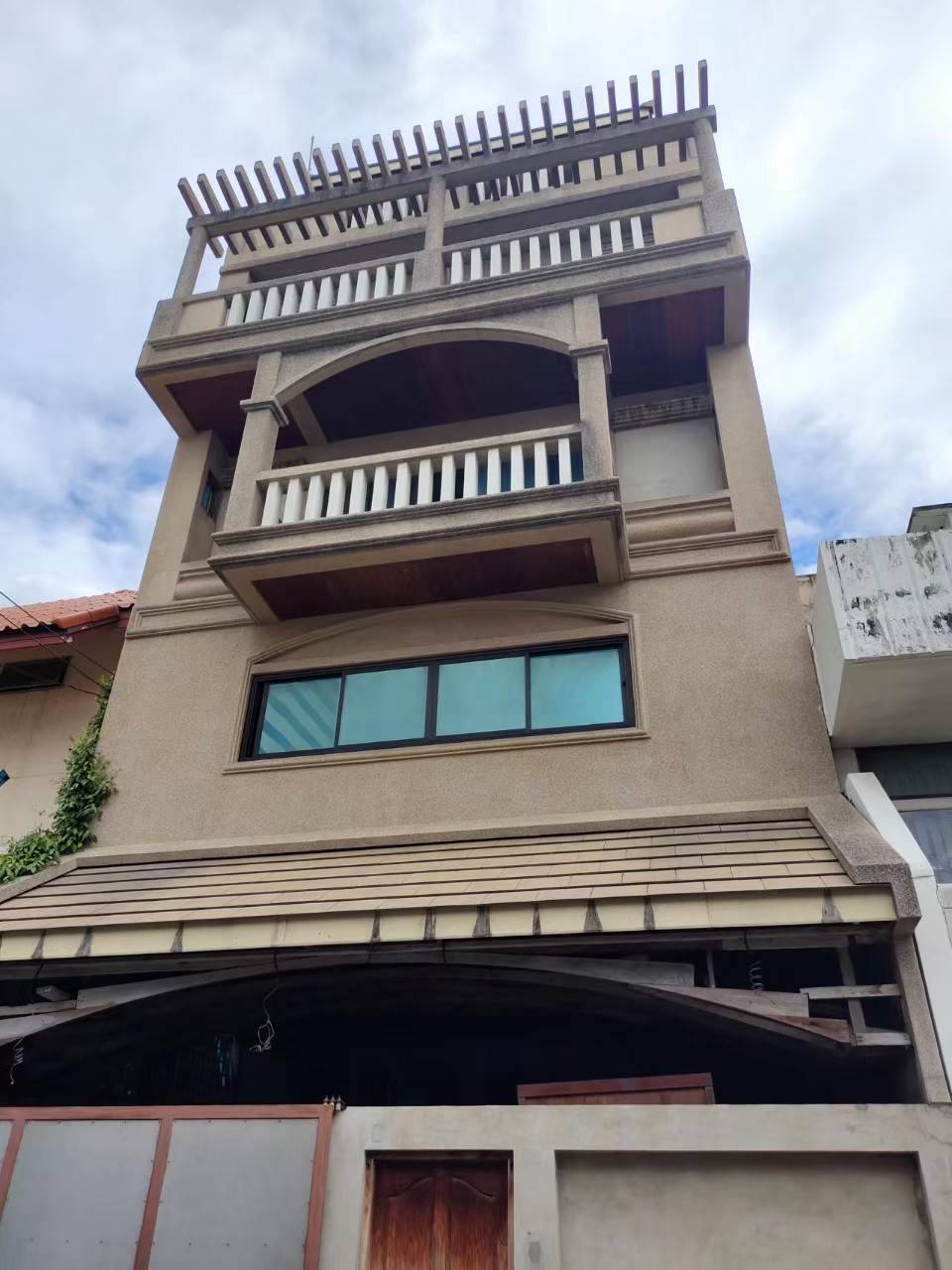 ทาวน์เฮาส์ 4 ชั้น บ้านพหล photo 2
