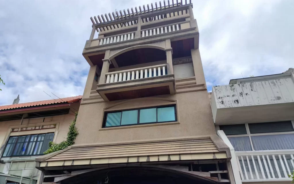 ทาวน์เฮาส์ 4 ชั้น บ้านพหล